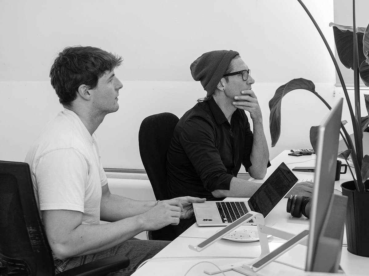 svg+xml;charset=utf dmcgroup