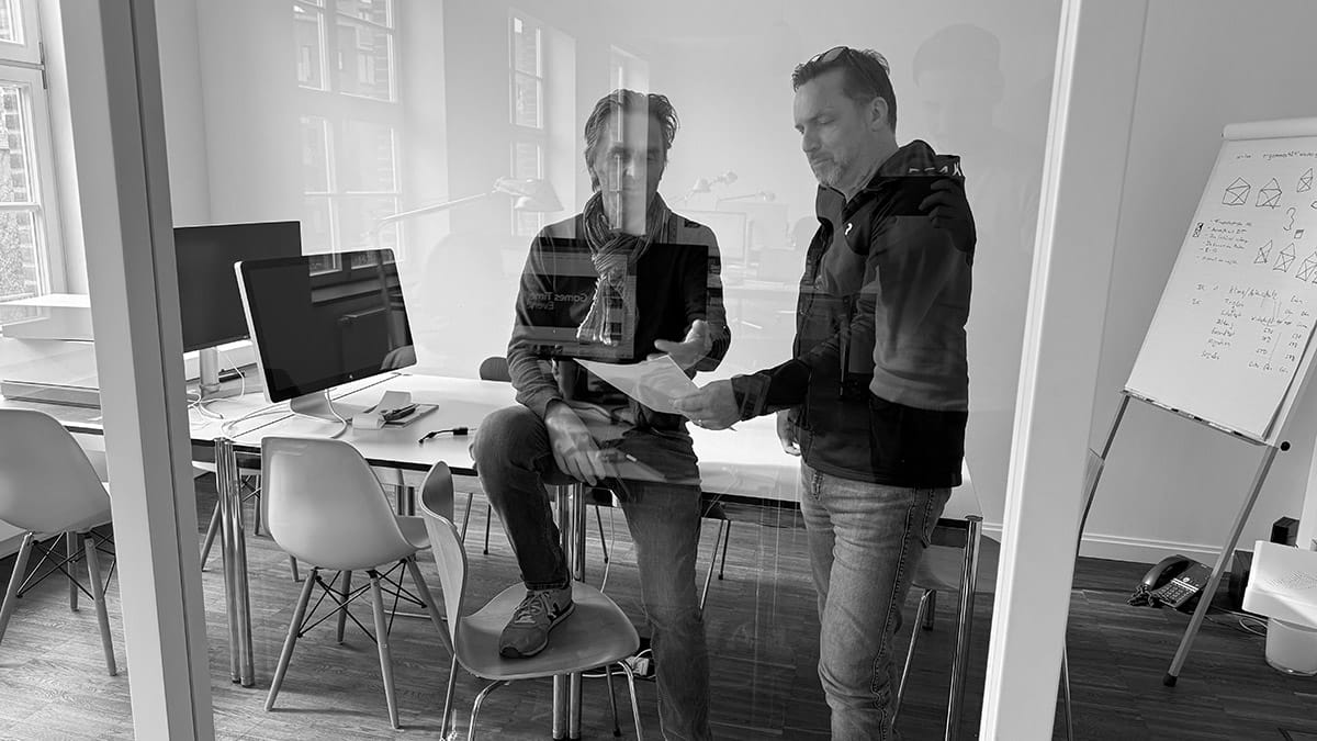 svg+xml;charset=utf dmcgroup