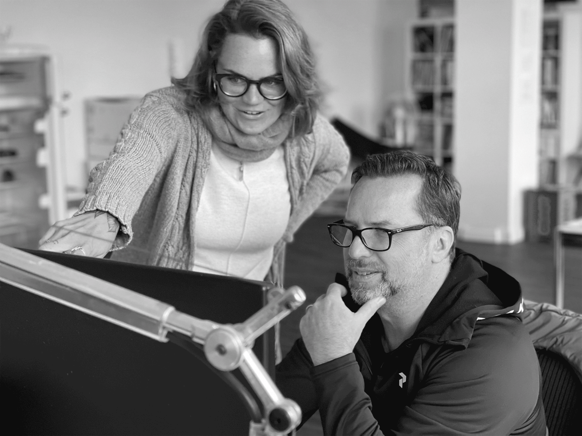 svg+xml;charset=utf dmcgroup